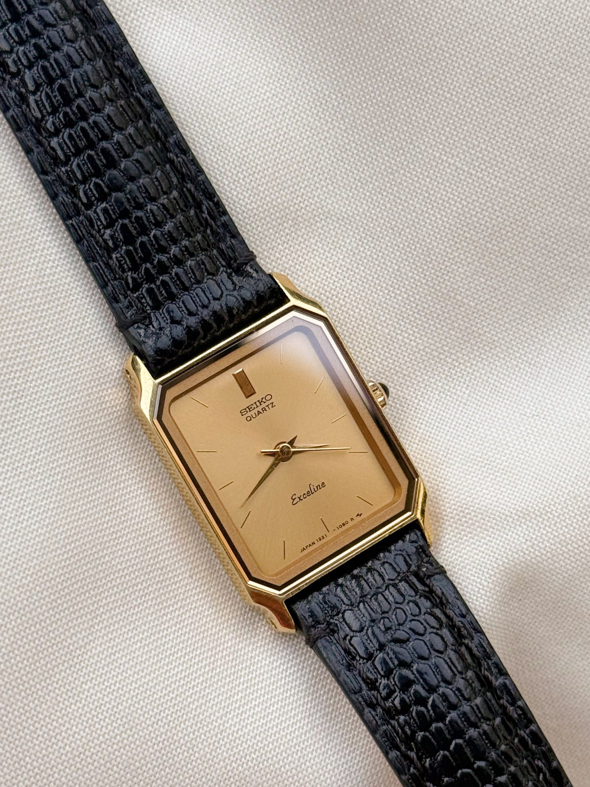 Vintage Seiko Exceline Tank watch for women: Gold plated, Leather Strap