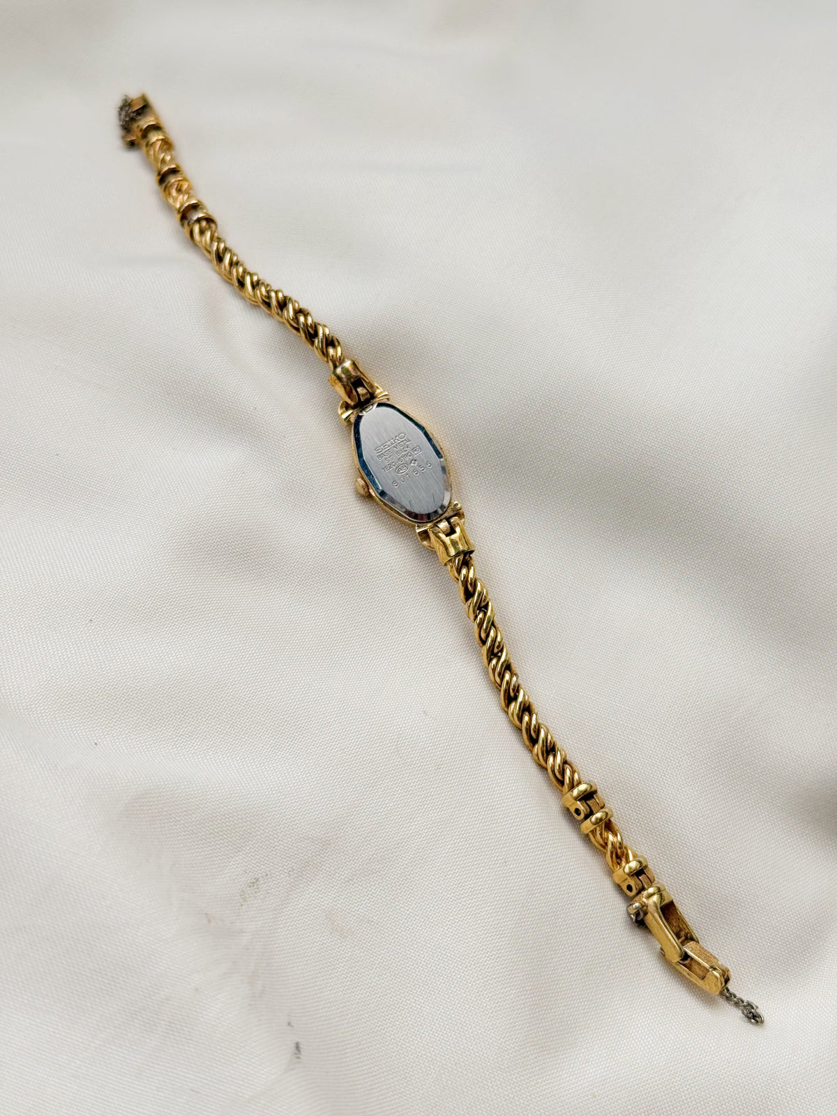 Vintage Seiko Oval Watch: Gold Plated Rope Bracelet, Emerald & White Stones