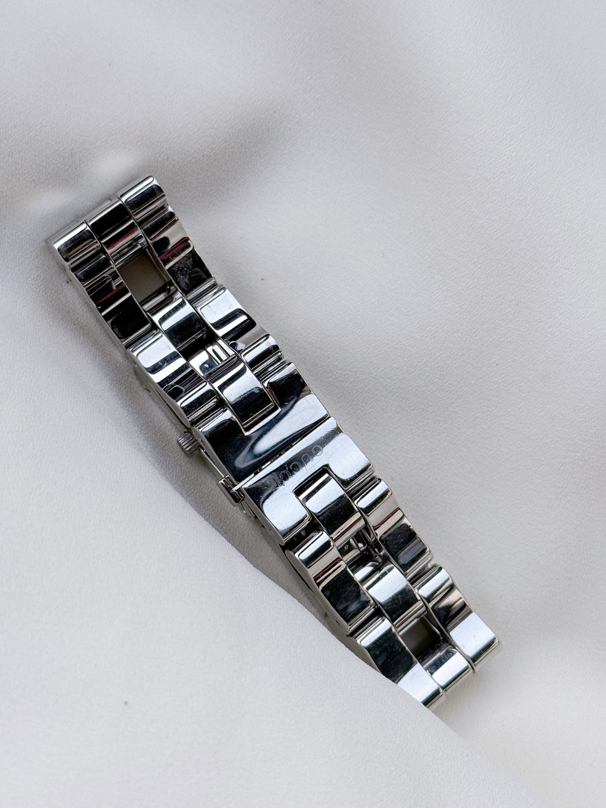 Vintage Gucci 90s Silver 2305L Quartz Watch ; Luxury Swiss timepiece