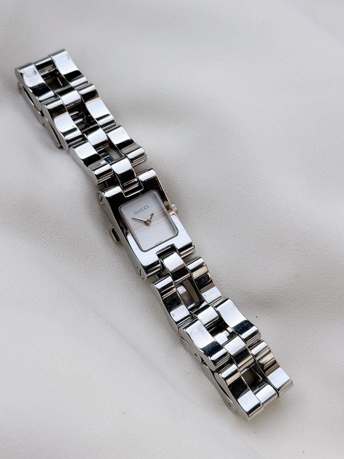 Vintage Gucci 90s Silver 2305L Quartz Watch ; Luxury Swiss timepiece