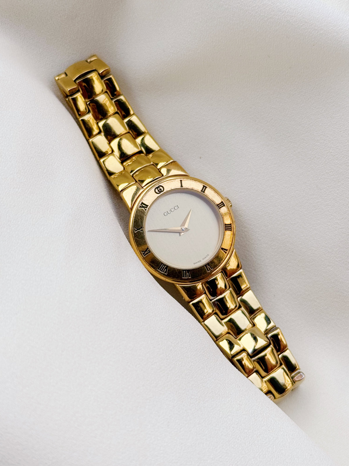 Vintage Gucci 3300.2.L gold plated watch for women