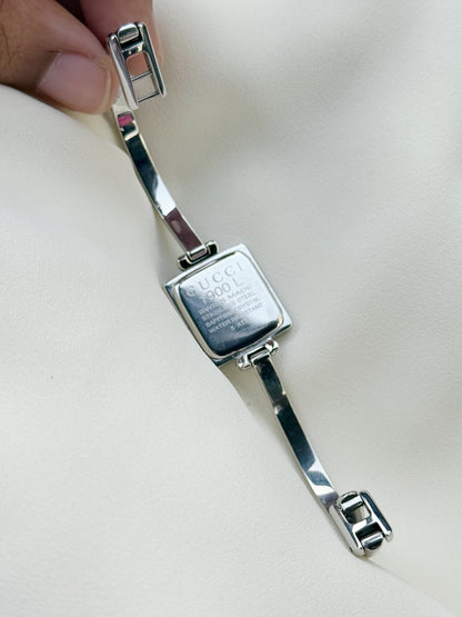 Vintage Gucci 1900L bangle silver Watch ; Luxury Swiss timepiece