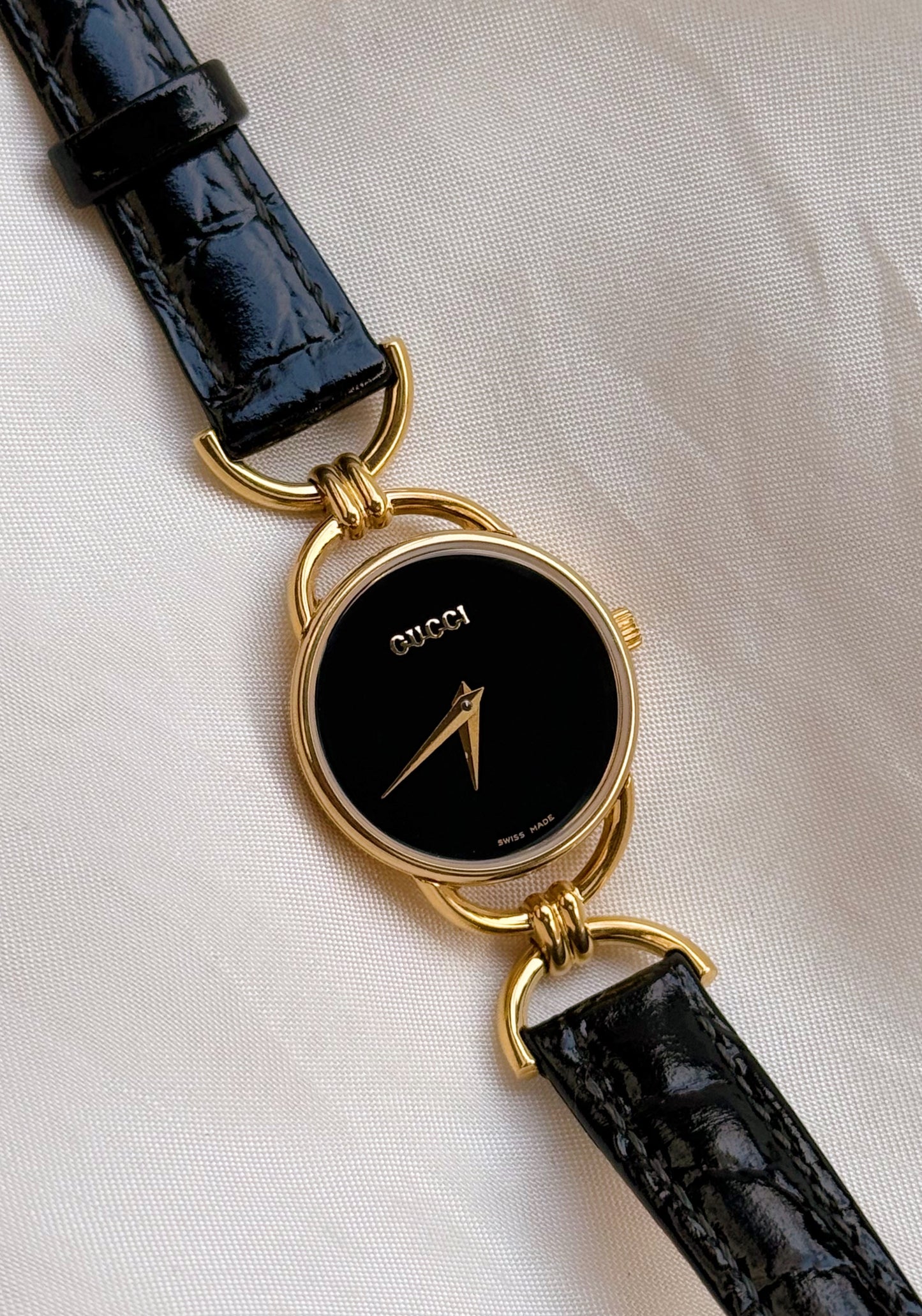 Vintage Gucci 90s Gold-Plated 6200.2.L Quartz Watch ; Luxury Swiss timepiece