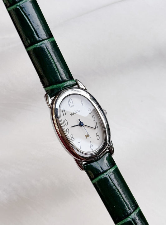Seiko Noie Bagnoire Vintage Watch for women; Silver, Leather Strap